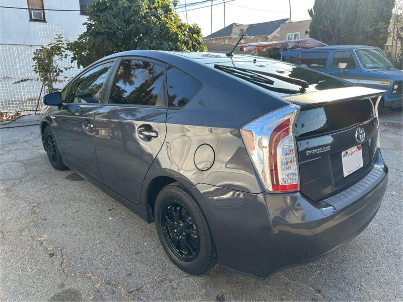 В аренду ухоженный Toyota Prius