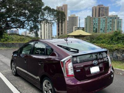 Продаю Toyota Prius (Persona Edition) 2013 года