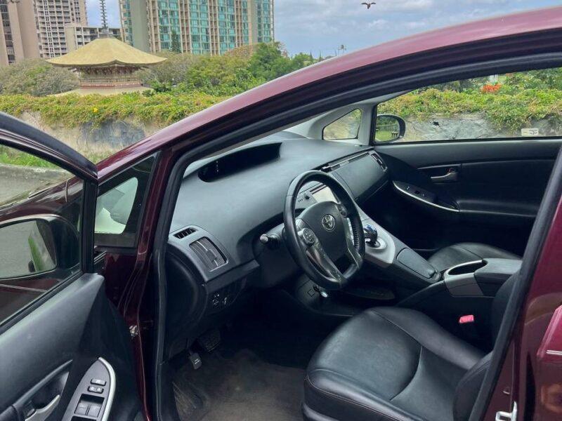 Продаю Toyota Prius (Persona Edition) 2013 года
