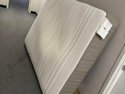 Отдаю бесплатно матрас.