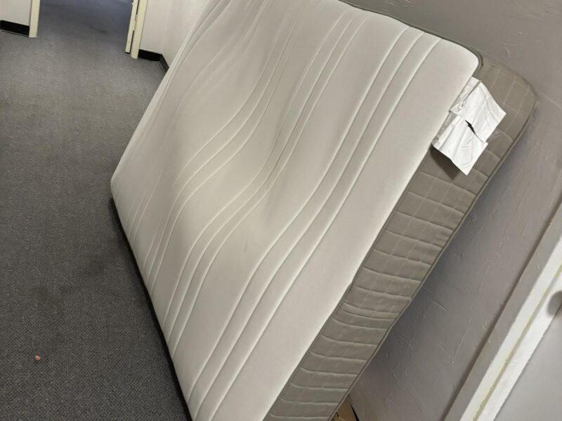 Отдаю бесплатно матрас.